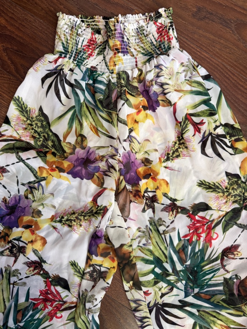 Carmen Marc Valvo White Tropical Floral Wide-Leg Pants with Smocked Detail - Picture 4 of 6